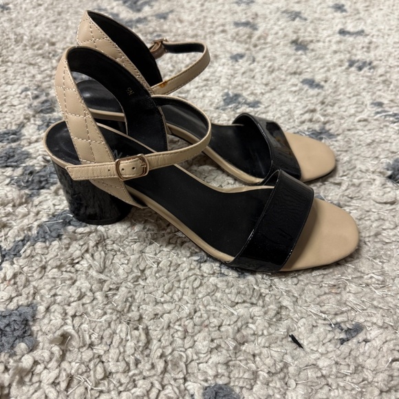 Vaneli Black Beige Two-Tone Leather Block Heel Sandals Size 9N - Picture 3 of 10